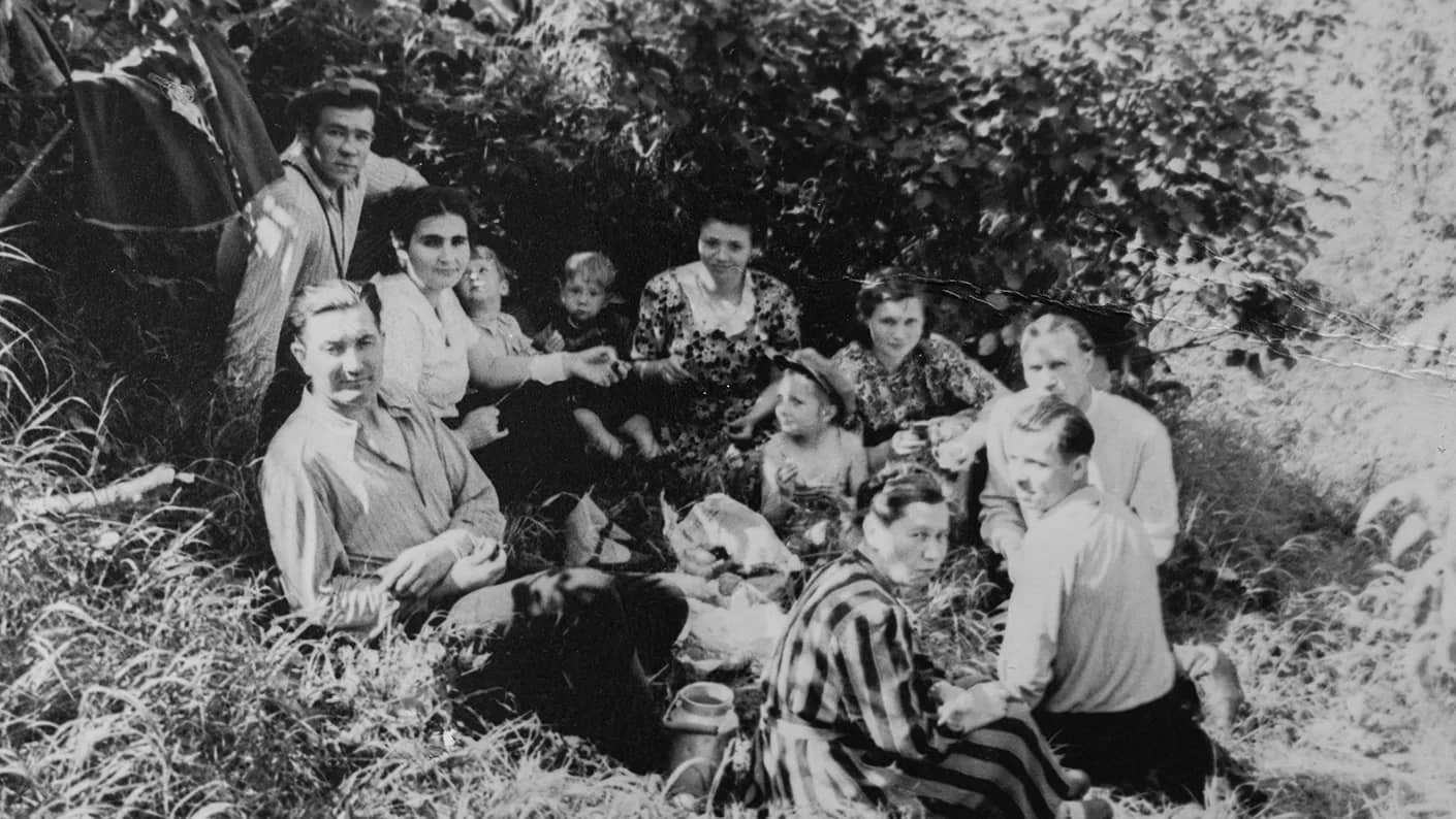 Vintage photo of family picnic
